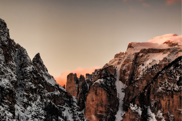 Destinos de escalada para iniciantes: explorando as montanhas e paredes rochosas